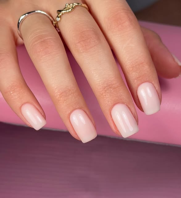 Short soft pink manicure